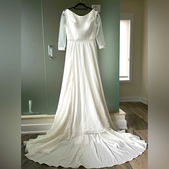 Soft A-Line Open Back White Dress or Wedding Dress (never worn, unaltered) - Picture 4 of 10